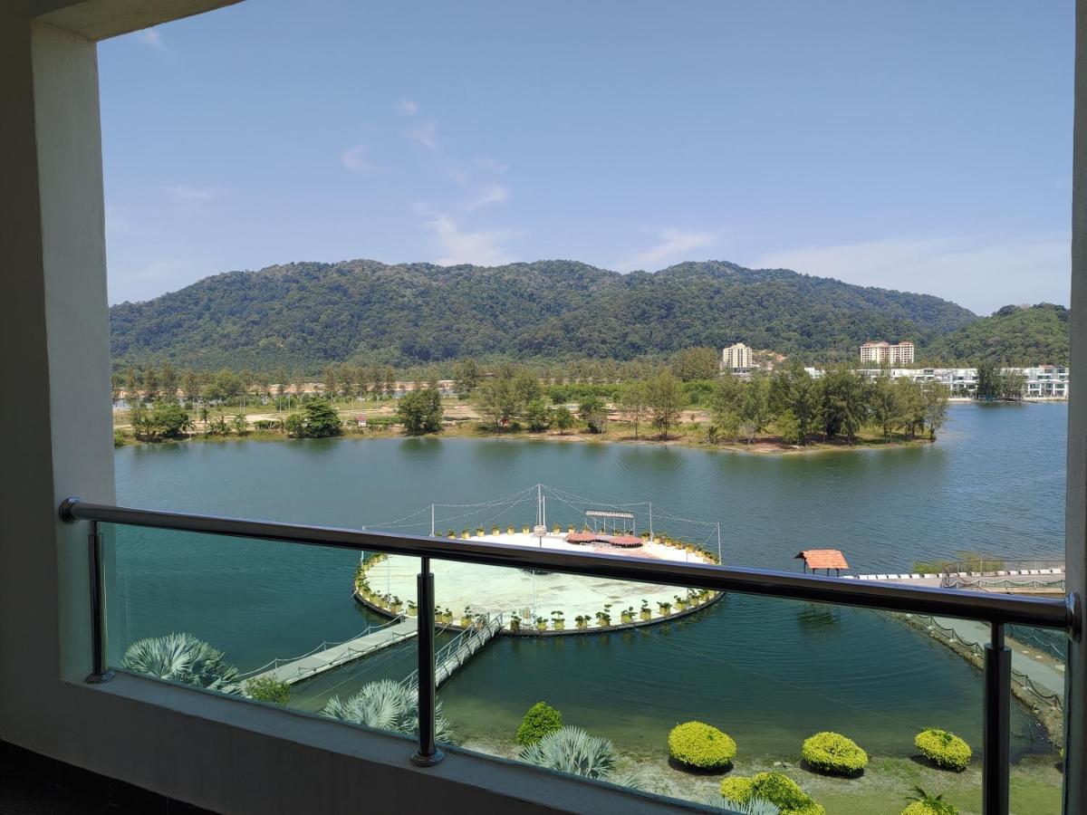 Marina Island Couple Home Stay Лумут Экстерьер фото